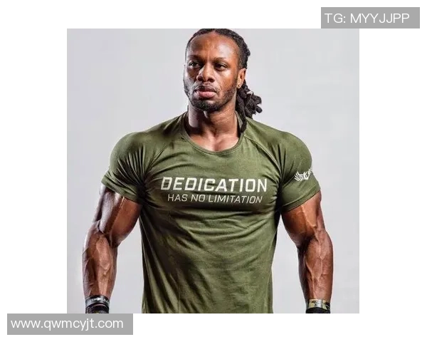 黑人足球明星展现肌肉魅力引发热议引领健身潮流新风尚